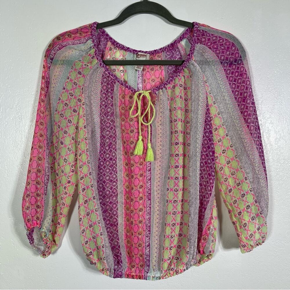 Arizona Jeans Co, colorful sheer Top. Size XS. In excellent condition!